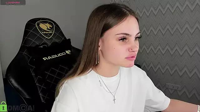 Explore our live girls sluts from our Custom and Multi clubs and checkout exclusive access to highly interactive content, such as shape, hair, titties, pussy type and many more.