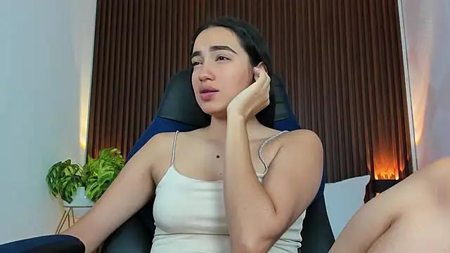 Explore our live girls sluts from our Custom and Multi clubs and checkout exclusive access to highly interactive content, such as shape, hair, titties, pussy type and many more.