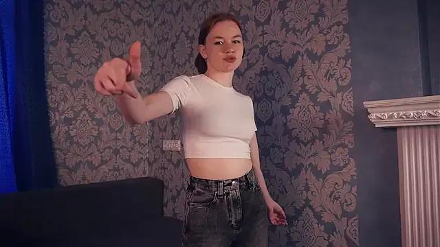 KarlynGow from StripChat is Freechat