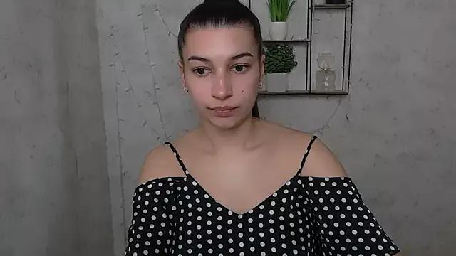 Explore our live girls sluts from our Custom and Multi clubs and checkout exclusive access to highly interactive content, such as shape, hair, titties, pussy type and many more.