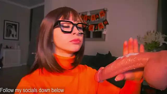 Photos of karolineneuer_ from StripChat is Freechat