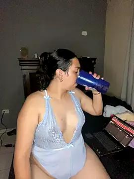 Karolineswettt from StripChat is Freechat