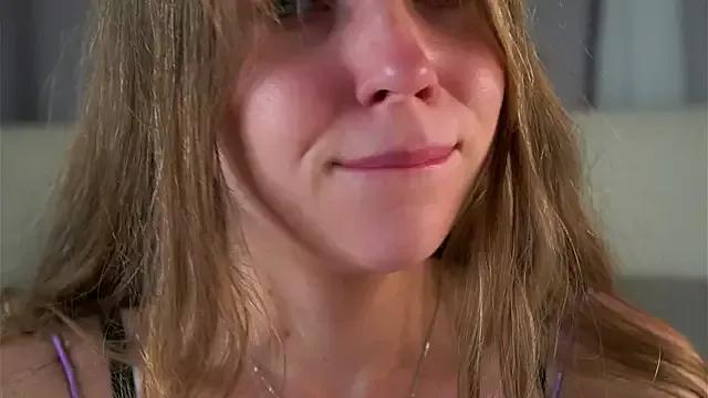 KarriBrownd from StripChat is Freechat