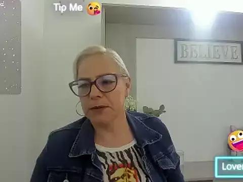 kassandra82 from StripChat is Freechat