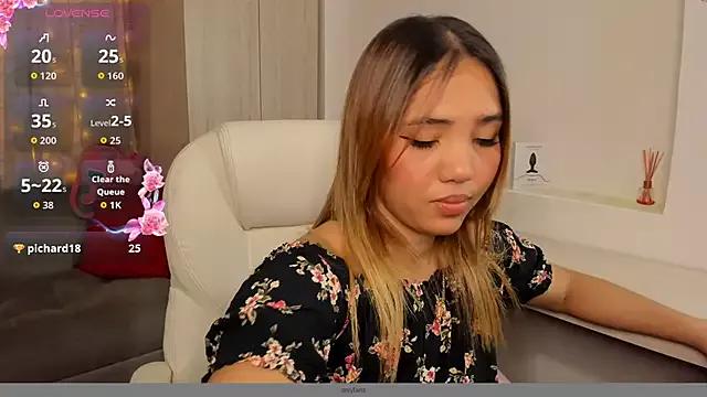 Explore our live girls sluts from our Custom and Multi clubs and checkout exclusive access to highly interactive content, such as shape, hair, titties, pussy type and many more.