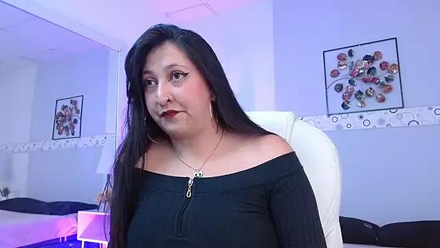 Explore our live girls sluts from our Custom and Multi clubs and checkout exclusive access to highly interactive content, such as shape, hair, titties, pussy type and many more.
