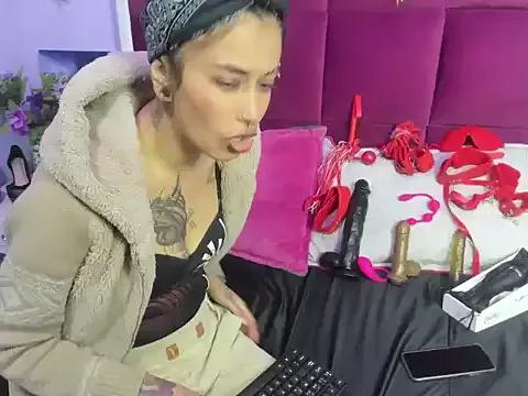 Explore our live girls sluts from our Custom and Multi clubs and checkout exclusive access to highly interactive content, such as shape, hair, titties, pussy type and many more.