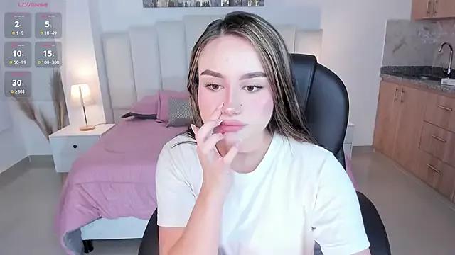 Kate_rous from StripChat is Freechat
