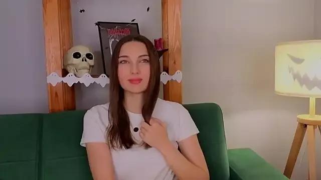 KateCahee from StripChat is Freechat