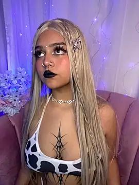 Explore our live girls sluts from our Custom and Multi clubs and checkout exclusive access to highly interactive content, such as shape, hair, titties, pussy type and many more.