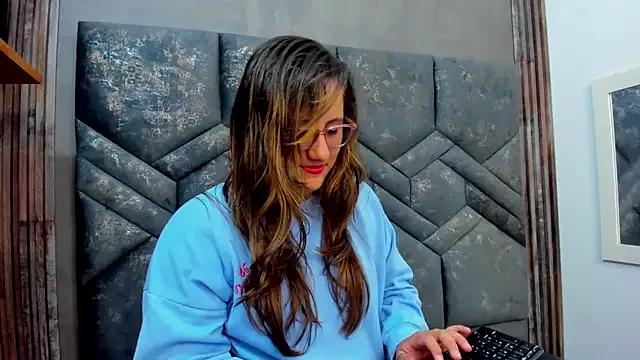 Explore our live girls sluts from our Custom and Multi clubs and checkout exclusive access to highly interactive content, such as shape, hair, titties, pussy type and many more.