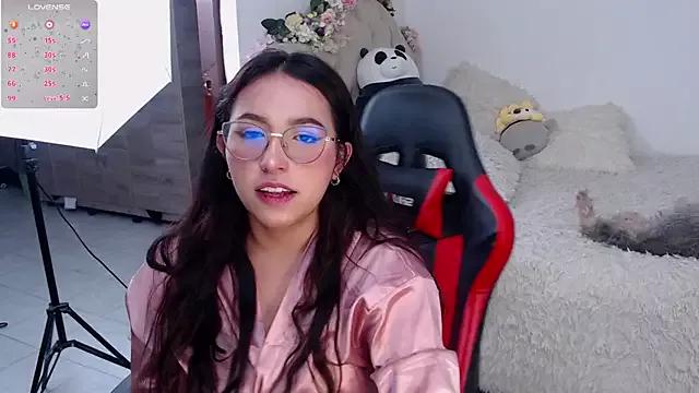 Explore our live girls sluts from our Custom and Multi clubs and checkout exclusive access to highly interactive content, such as shape, hair, titties, pussy type and many more.