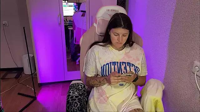Explore our live girls sluts from our Custom and Multi clubs and checkout exclusive access to highly interactive content, such as shape, hair, titties, pussy type and many more.