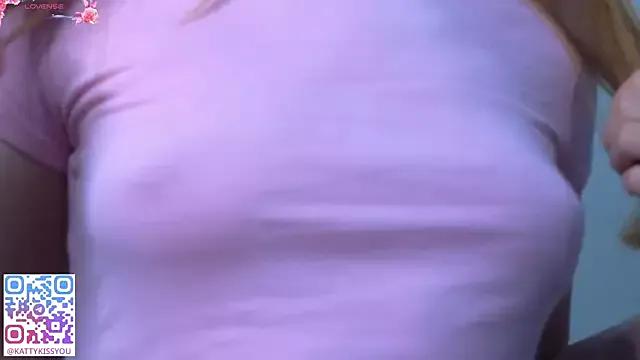 KattikissWiu from StripChat is Freechat