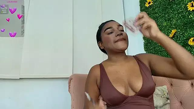 Explore our live girls sluts from our Custom and Multi clubs and checkout exclusive access to highly interactive content, such as shape, hair, titties, pussy type and many more.