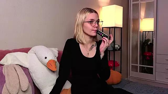 KelleDomin from StripChat