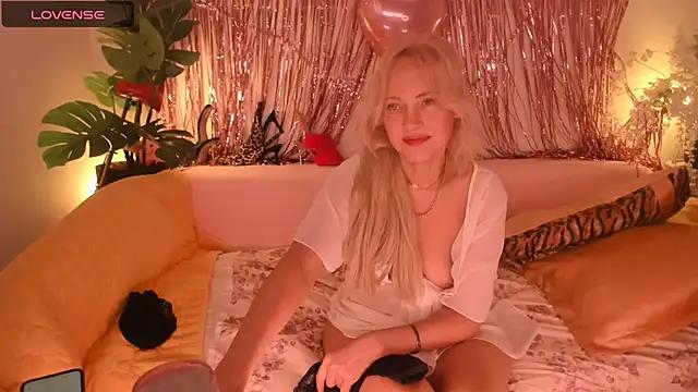 KelliRaid from StripChat