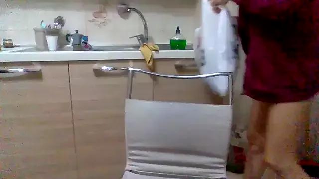 Kelly80 from StripChat
