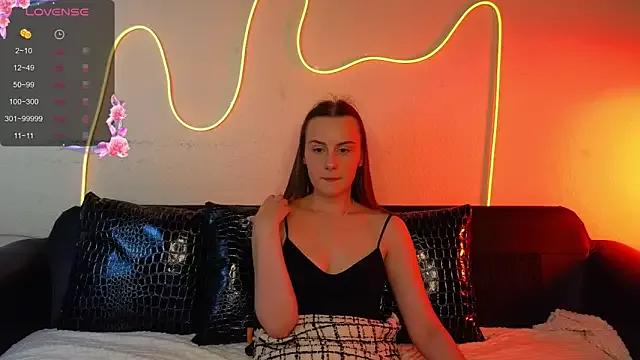 Kelly_Cartier from StripChat is Freechat