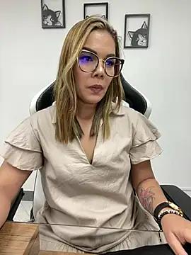 KellyBrooklyn_ from StripChat