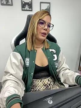 KellyBrooklyn_ from StripChat