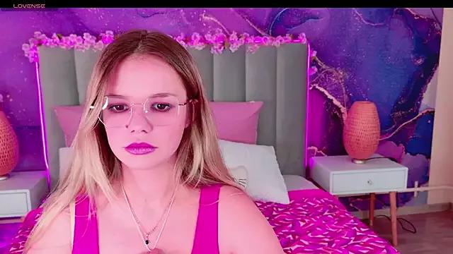 Explore our live girls sluts from our Custom and Multi clubs and checkout exclusive access to highly interactive content, such as shape, hair, titties, pussy type and many more.