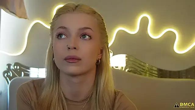 kellypeachcake from StripChat