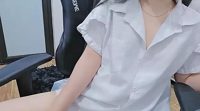 Explore our live girls sluts from our Custom and Multi clubs and checkout exclusive access to highly interactive content, such as shape, hair, titties, pussy type and many more.