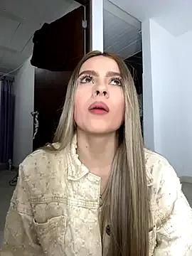 kendal_blonde from StripChat is Freechat