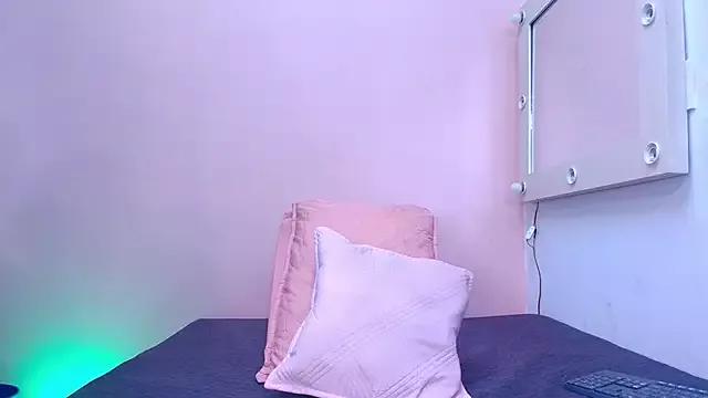 kendal_rossi from StripChat is Freechat