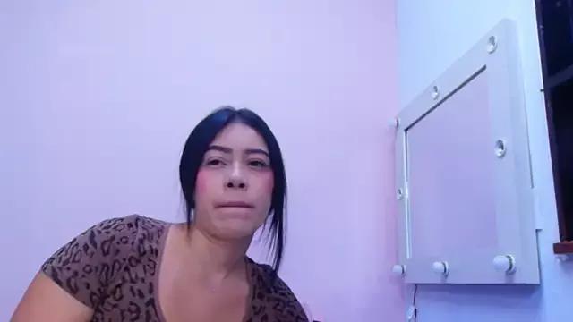 Explore our live girls sluts from our Custom and Multi clubs and checkout exclusive access to highly interactive content, such as shape, hair, titties, pussy type and many more.