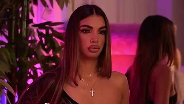 Explore our live girls sluts from our Custom and Multi clubs and checkout exclusive access to highly interactive content, such as shape, hair, titties, pussy type and many more.