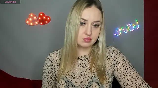 KennaJamess8 from StripChat