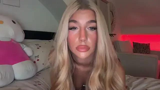 KENNIEXROSE from StripChat is Freechat