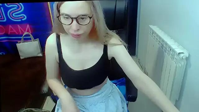 kerakiss877 from StripChat is Freechat