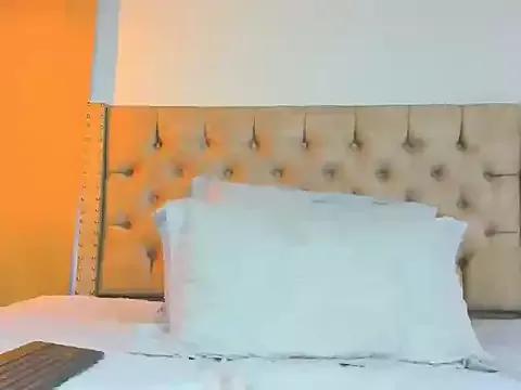 Explore our live girls sluts from our Custom and Multi clubs and checkout exclusive access to highly interactive content, such as shape, hair, titties, pussy type and many more.