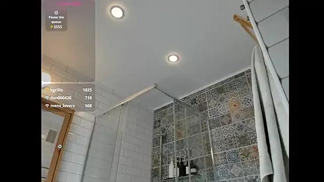 Explore our live girls sluts from our Custom and Multi clubs and checkout exclusive access to highly interactive content, such as shape, hair, titties, pussy type and many more.