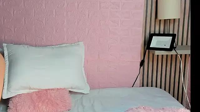 kiara_rosee from StripChat is Freechat