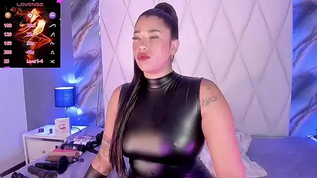 Explore our live girls sluts from our Custom and Multi clubs and checkout exclusive access to highly interactive content, such as shape, hair, titties, pussy type and many more.