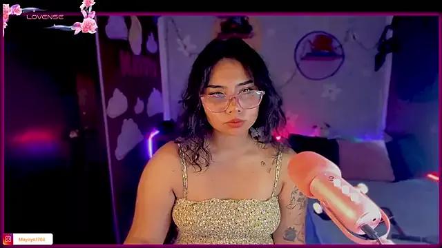 kiki_cavilll from StripChat