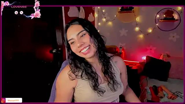 kiki_cavilll from StripChat