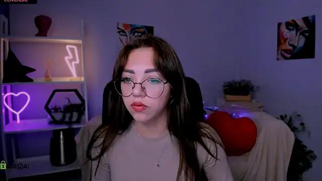 kiki_swan from StripChat