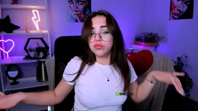 kiki_swan from StripChat