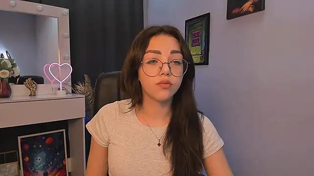 kiki_swan from StripChat