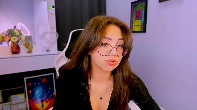 kiki_swan from StripChat