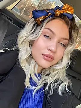 KikiWatson from StripChat