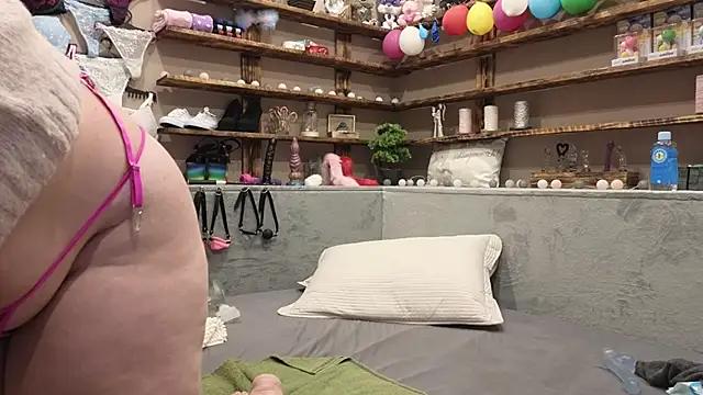 Explore our live girls sluts from our Custom and Multi clubs and checkout exclusive access to highly interactive content, such as shape, hair, titties, pussy type and many more.