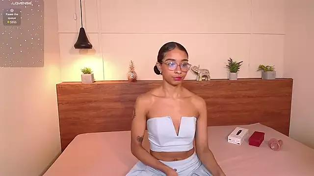 kimberlyBlaze from StripChat is Freechat