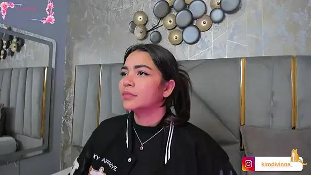 KimDevinne on StripChat