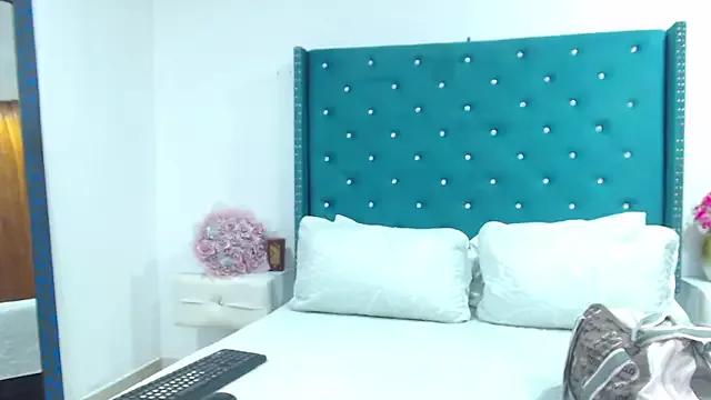Explore our live girls sluts from our Custom and Multi clubs and checkout exclusive access to highly interactive content, such as shape, hair, titties, pussy type and many more.